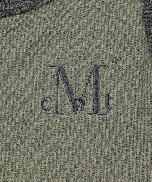 MUCENT(ムセント)/配色 ボタン リブ タンクトップ/COLOR-POP BUTTON CROP SLEEVELESS | AT2252082 | カーキ