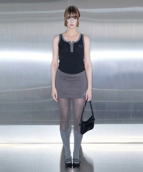 MUCENT(ムセント)/配色 ボタン リブ タンクトップ/COLOR-POP BUTTON CROP SLEEVELESS | AT2252082 | ブラック