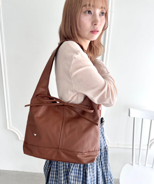 ハートチャームリボンPUバッグ | LO1256005 | ブラウン