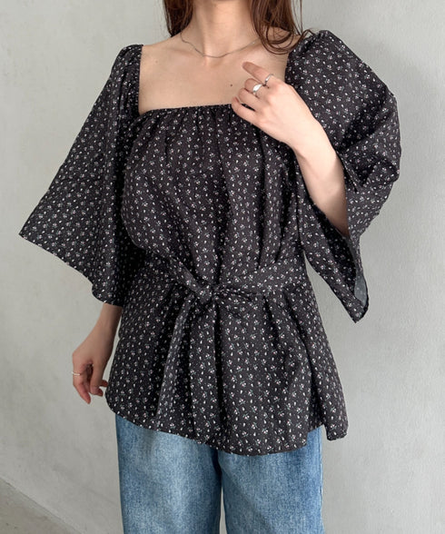 オフショル小花柄ボリュームブラウス | MD2253010 | ブラック