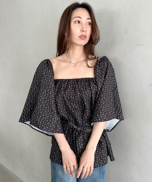 オフショル小花柄ボリュームブラウス | MD2253010 | ブラック
