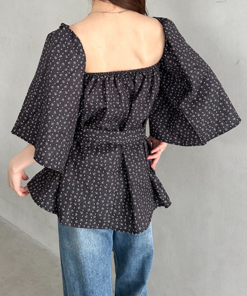 オフショル小花柄ボリュームブラウス | MD2253010 | ブラック