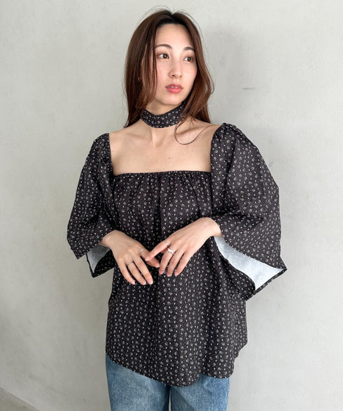 オフショル小花柄ボリュームブラウス | MD2253010 | ブラック
