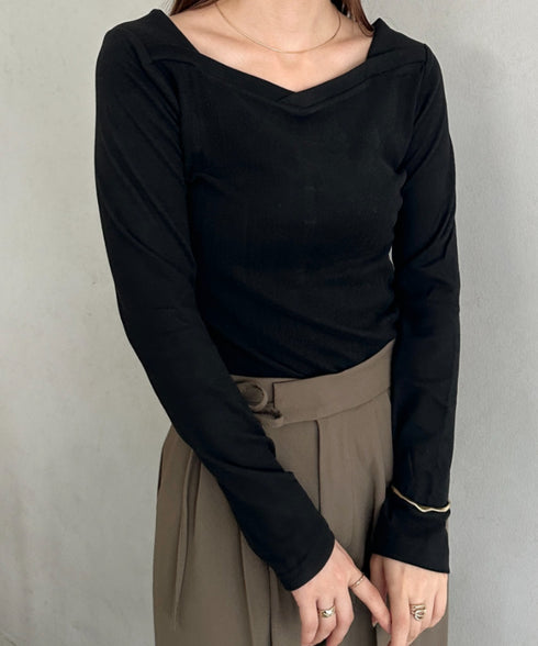 アンバランスネックデザイントップス | MD2253011 | ブラック