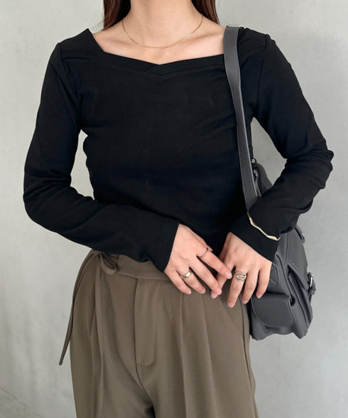 アンバランスネックデザイントップス | MD2253011 | ブラック