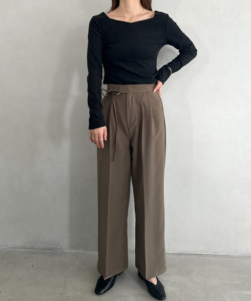 アンバランスネックデザイントップス | MD2253011 | ブラック