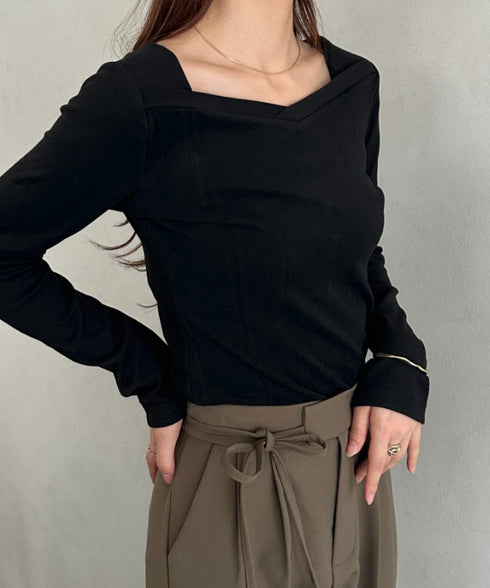 アンバランスネックデザイントップス | MD2253011 | ブラック