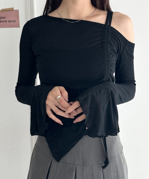 ワンオフショルダー サイドギャザー袖フリルトップス | WR2253007 | ブラック