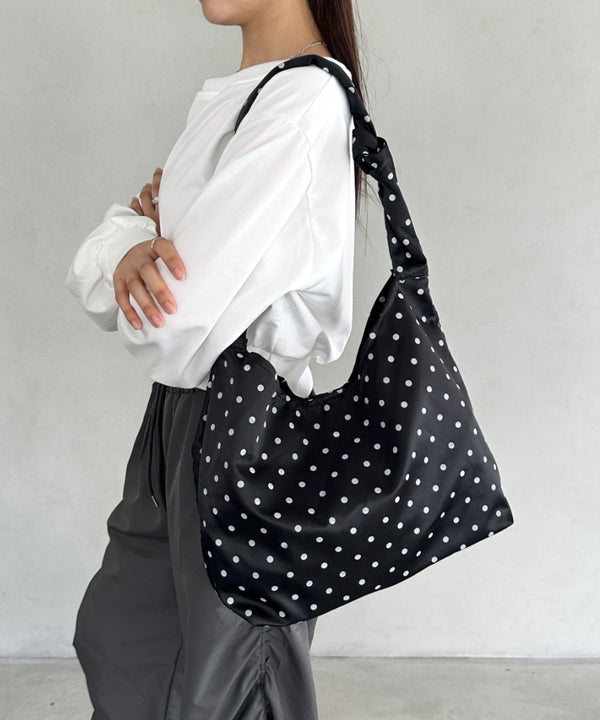 ドット柄サテンワンハンドルショルダーバッグ | BA1256006 | ブラック