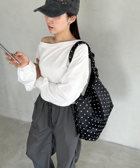 ドット柄サテンワンハンドルショルダーバッグ | BA1256006 | ブラック