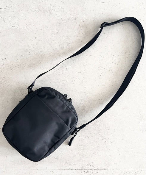 THE NORTH FACE(ザ・ノースフェイス)/ワンポイント ロゴ刺繍 ショルダー クロス ミニバッグ/BIG SHOT CROSS BAG | IM1252101 | ダークベージュ