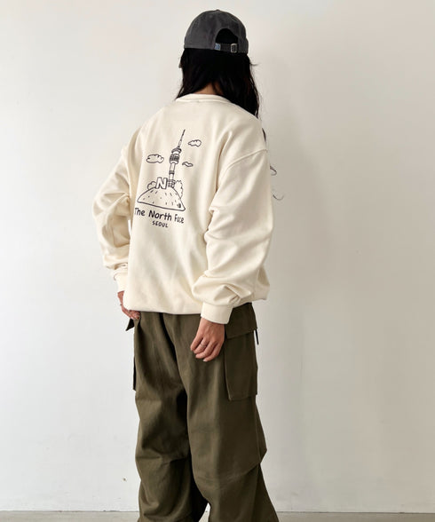 THE NORTH FACE(ザ・ノースフェイス)/バックプリント コットン スウェット クルーネック 大きめサイズあり/M'S SEOUL FOUR SEASONS SWEATSHIRTS | IM2253020 | クリーム