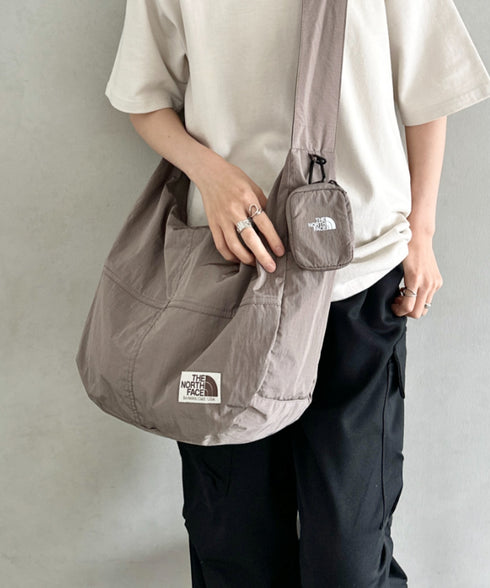 THE NORTH FACE(ザ・ノースフェイス)/A4対応 軽量 大容量 ショルダー ホーボーバッグ/WL HOBO SHOULDER BAG L | IM1253024 | ベージュ