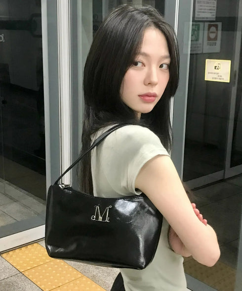 MUCENT(ムセント)/軽量 コンパクト ショルダー ハンドバッグ/MORIN METAL LOGO COMPACT SHOULDER BAG | AT1253032 | ブラック