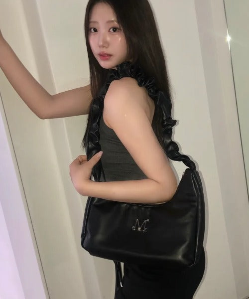 MUCENT(ムセント)/軽量 シャーリング クロス ショルダーバッグ/ROUSSEL METAL LOGO SHIRRING CROSS BAG | AT1253033 | ブラック