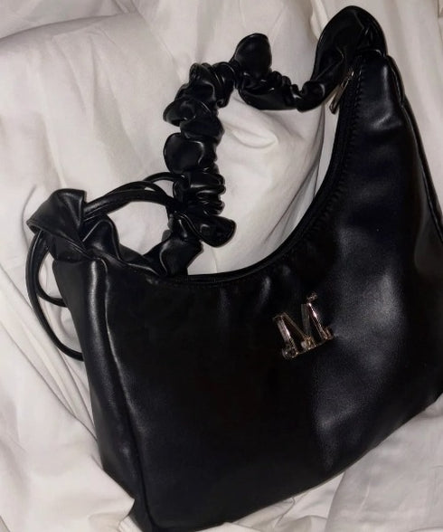 MUCENT(ムセント)/軽量 シャーリング クロス ショルダーバッグ/ROUSSEL METAL LOGO SHIRRING CROSS BAG | AT1253033 | ブラック