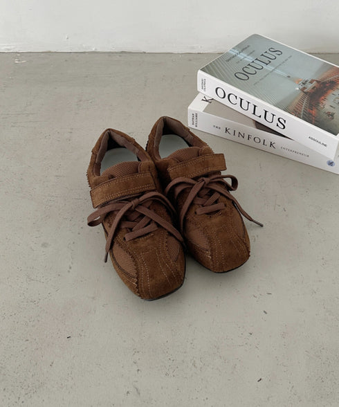 フェイクスウェードベルトスニーカー | CL3256016 | ブラウン