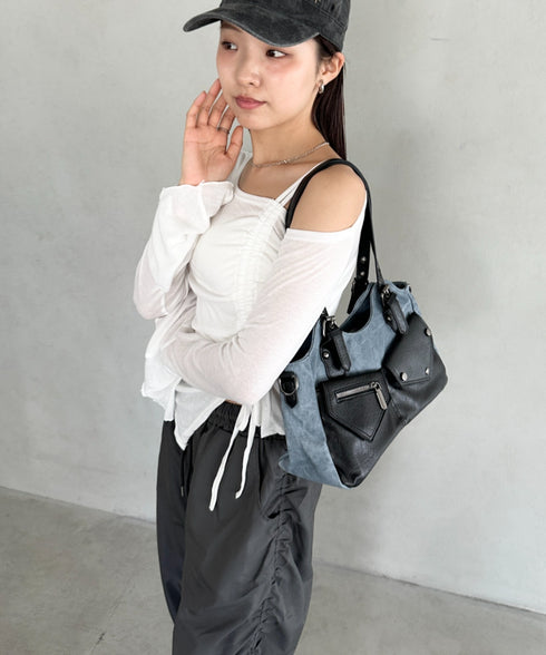 アウトポケットバイカラーショルダーバッグ | BA1256011 | ブラック系その他