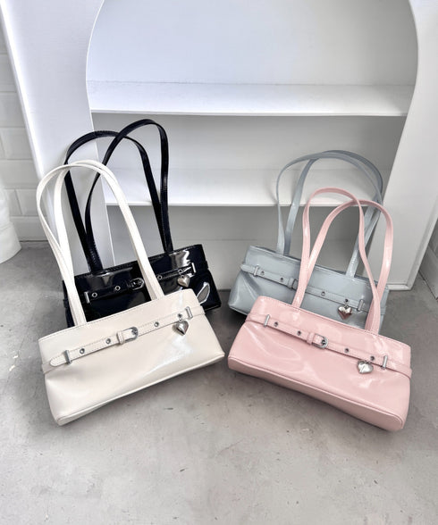 ハートチャームベルトショルダーバッグ | LO1256033 | ブラック