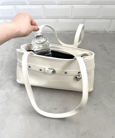 ハートチャームベルトショルダーバッグ | LO1256033 | オフホワイト