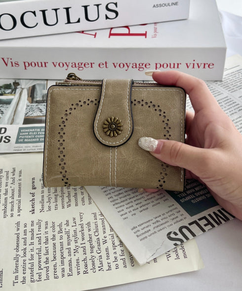 ヴィンテージライクコンチョミニウォレット | SL6256071 | ベージュ