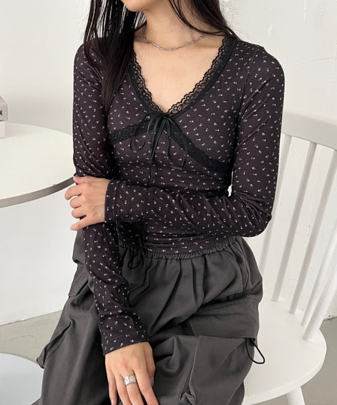 カップ付きレースリボンVネックアソートトップス | CL2253017 | ブラック系その他