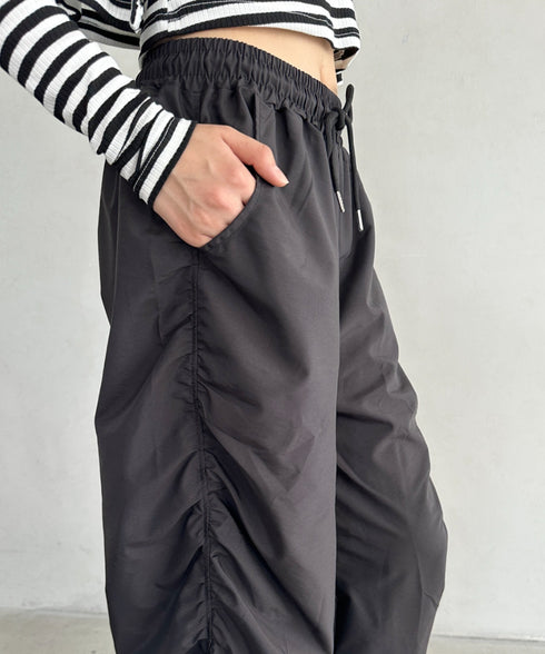 サイドギャザーナイロンカーゴパンツ | BA2253010 | ブラック