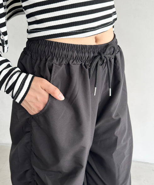 サイドギャザーナイロンカーゴパンツ | BA2253010 | ブラック