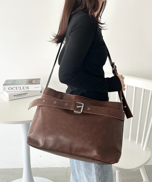 【A4サイズ対応】ベルトヴィンテージライクショルダーバッグ | CL1256022 | ブラウン