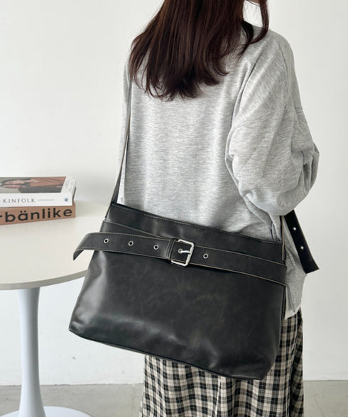 【A4サイズ対応】ベルトヴィンテージライクショルダーバッグ | CL1256022 | ブラック
