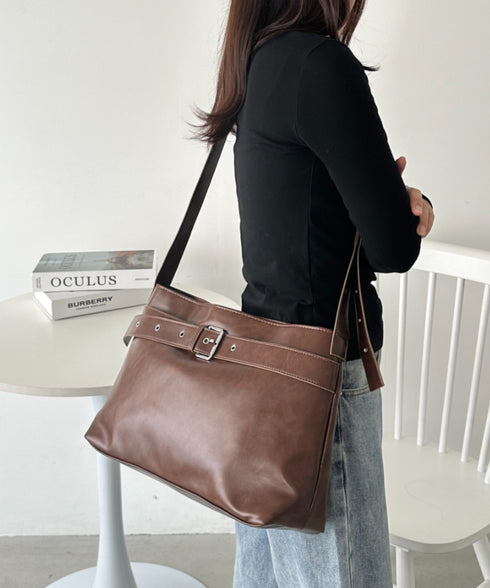 【A4サイズ対応】ベルトヴィンテージライクショルダーバッグ | CL1256022 | ブラウン