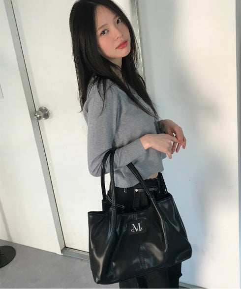 MUCENT(ムセント)/ロゴパッチ ショルダー トートバッグ/PEE MIDDLE STITCH LEATHER TOTE BAG | AT1253048 | ブラック