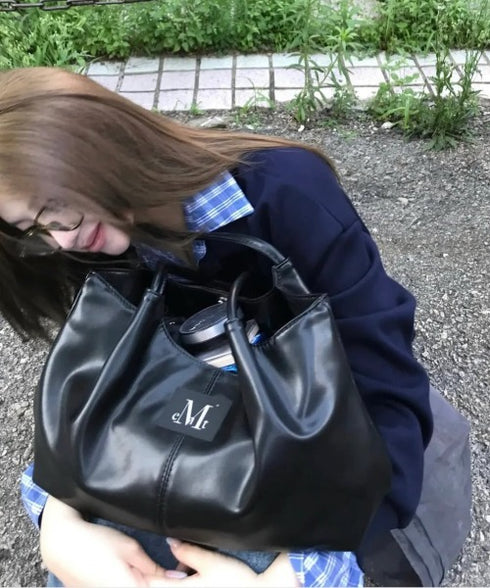 MUCENT(ムセント)/ロゴパッチ ショルダー トートバッグ/PEE MIDDLE STITCH LEATHER TOTE BAG | AT1253048 | ブラック