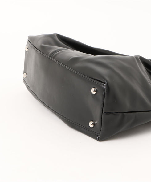 MUCENT(ムセント)/ロゴパッチ ショルダー トートバッグ/PEE MIDDLE STITCH LEATHER TOTE BAG | AT1253048 | ブラック