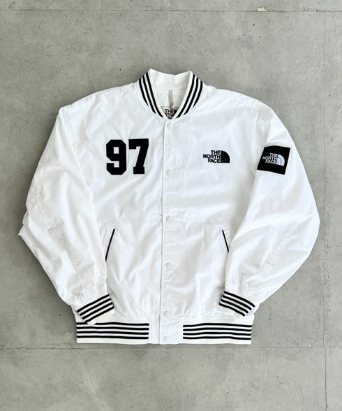 THE NORTH FACE(ザ・ノースフェイス)/ロゴ刺繍 ワッペン スタジャン ジャケット/SPORTY BOMBER JACKET | IM2253061 | オフホワイト