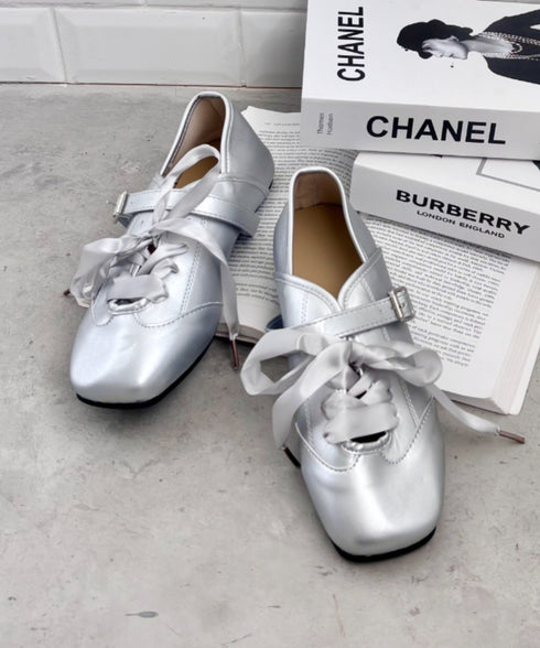 サテンリボンレースアップフラットシューズ | SL3256081 | シルバー