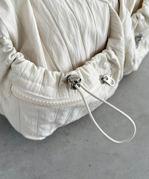 多収納ポケット付きナイロンショルダーバッグ | MD1253046 | アイボリー