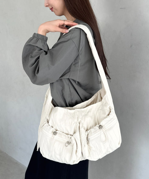 多収納ポケット付きナイロンショルダーバッグ | MD1253046 | アイボリー