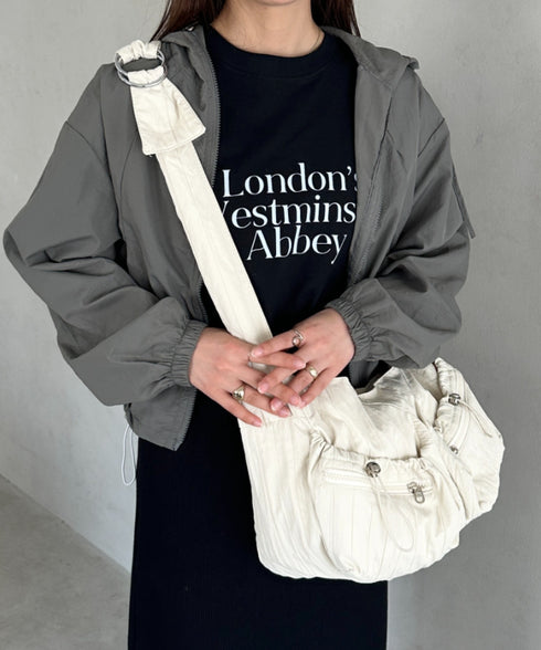 多収納ポケット付きナイロンショルダーバッグ | MD1253046 | アイボリー