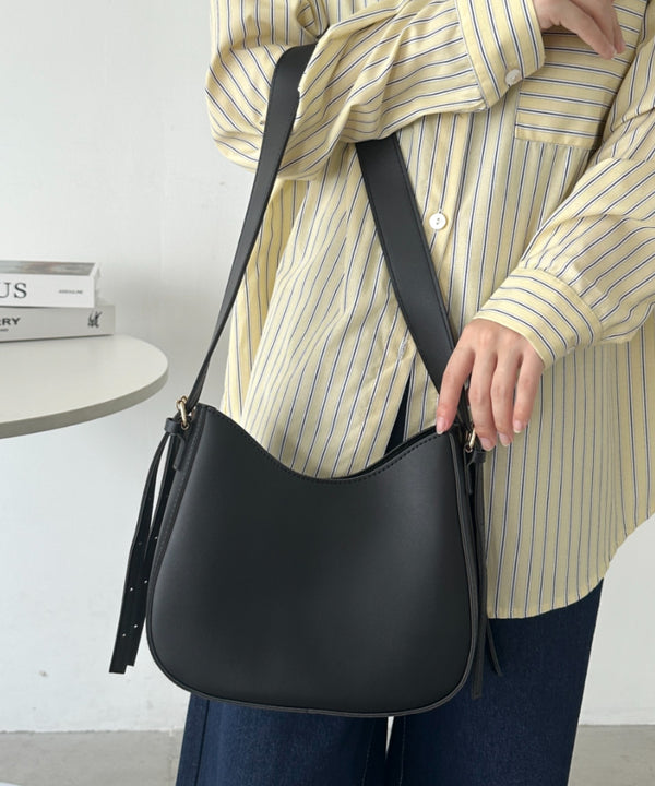 ワンハンドルハーフムーンバッグ | CL1256026 | ブラック