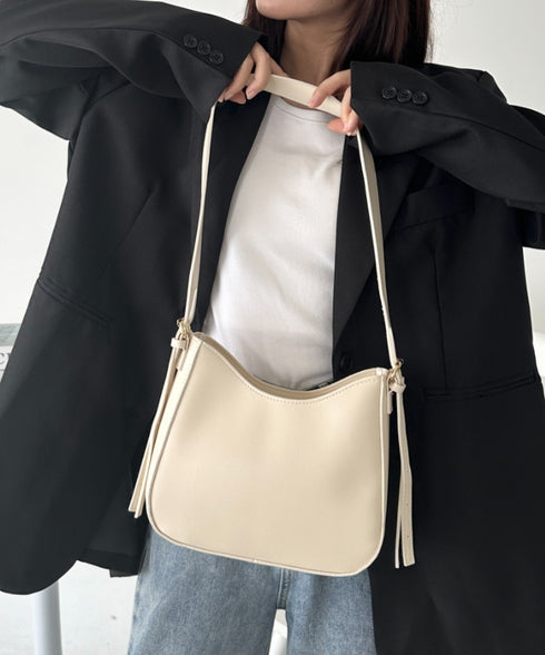 ワンハンドルハーフムーンバッグ | CL1256026 | アイボリー