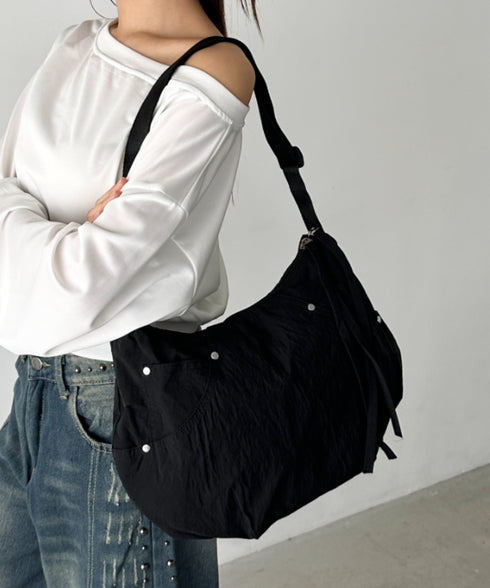 スタッズナイロンショルダーバッグ | BA1256021 | ブラック