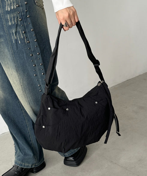スタッズナイロンショルダーバッグ | BA1256021 | ブラック