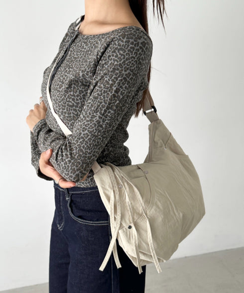 スタッズナイロンショルダーバッグ | BA1256021 | アイボリー