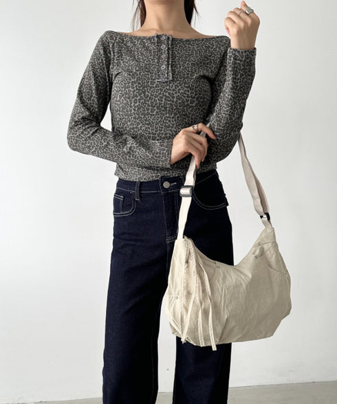 スタッズナイロンショルダーバッグ | BA1256021 | アイボリー