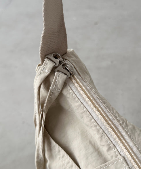 スタッズナイロンショルダーバッグ | BA1256021 | アイボリー