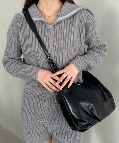 【500mlペットボトル収納可】やわらかPUショルダーバッグ | MD1253049 | ブラック