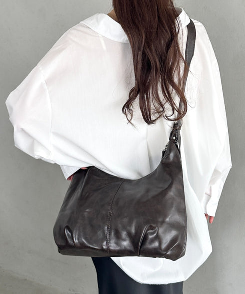 【500mlペットボトル収納可】やわらかPUショルダーバッグ | MD1253049 | ダークブラウン