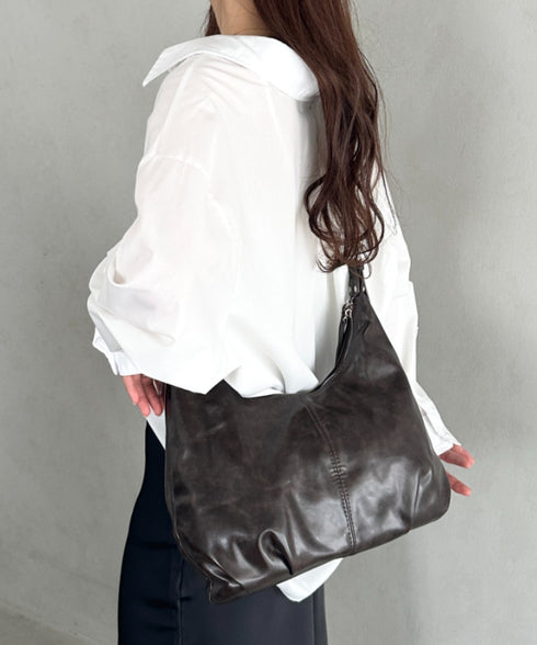 【500mlペットボトル収納可】やわらかPUショルダーバッグ | MD1253049 | ダークブラウン
