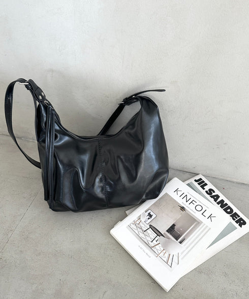 【500mlペットボトル収納可】やわらかPUショルダーバッグ | MD1253049 | ブラック